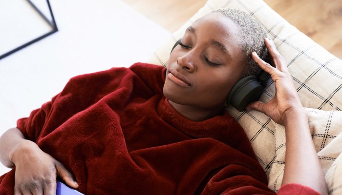 Long Day? This 15-Minute Meditation Will Help You Unwind & Sleep Better